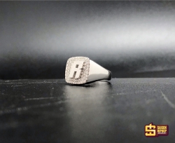 Nhẫn Chữ Cái Mặt Vuông